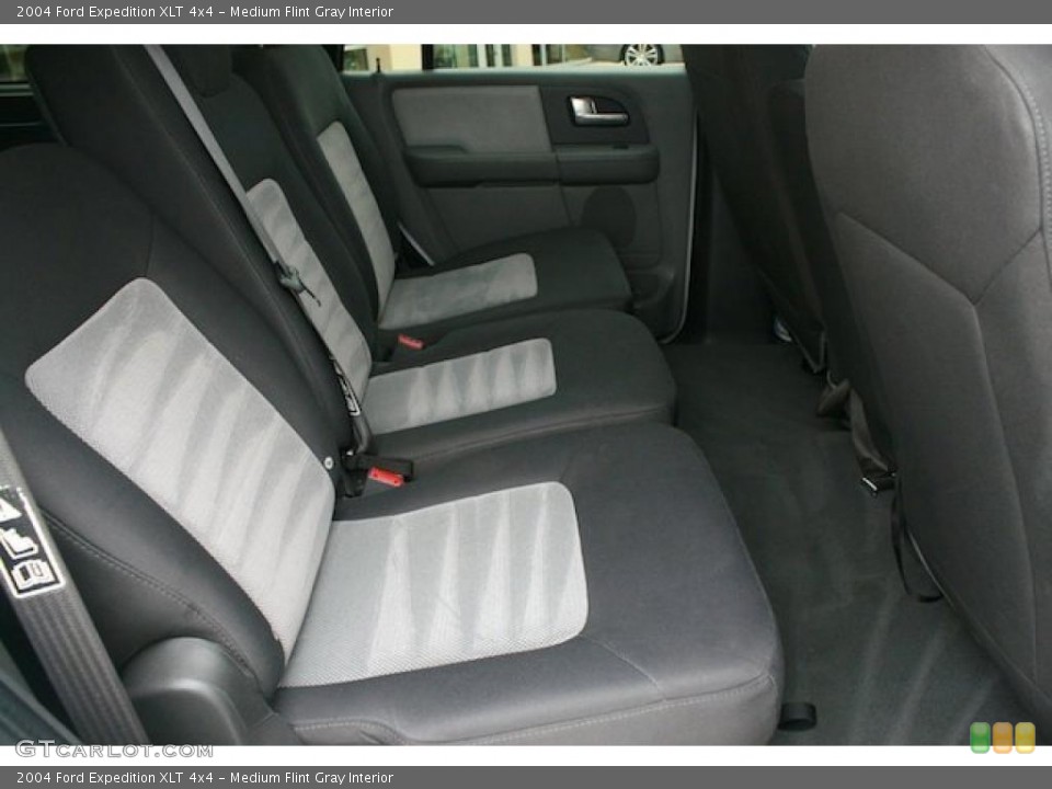 Medium Flint Gray Interior Photo for the 2004 Ford Expedition XLT 4x4 #42826234