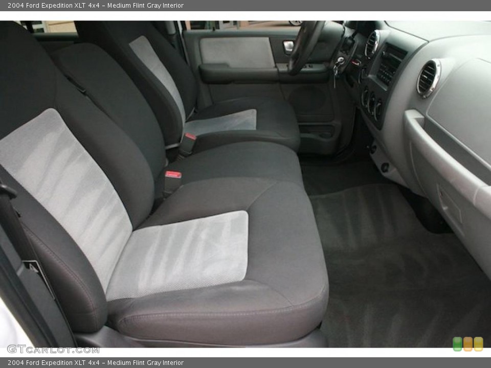 Medium Flint Gray Interior Photo for the 2004 Ford Expedition XLT 4x4 #42826290