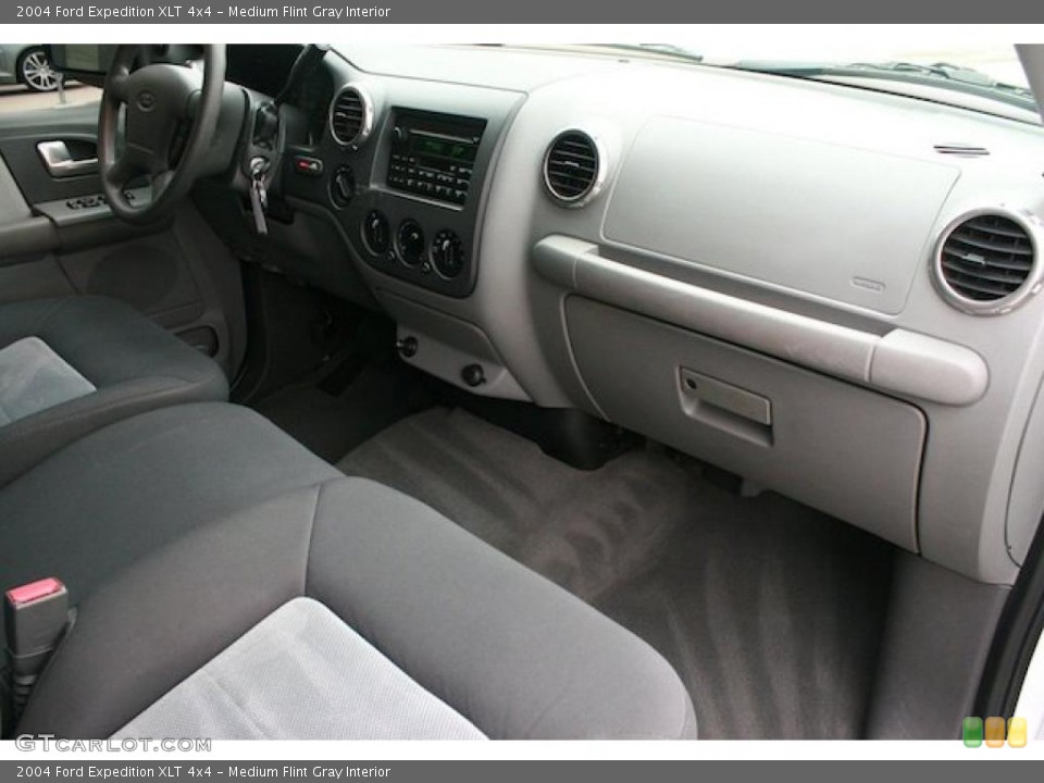 Medium Flint Gray Interior Photo for the 2004 Ford Expedition XLT 4x4 #42826306