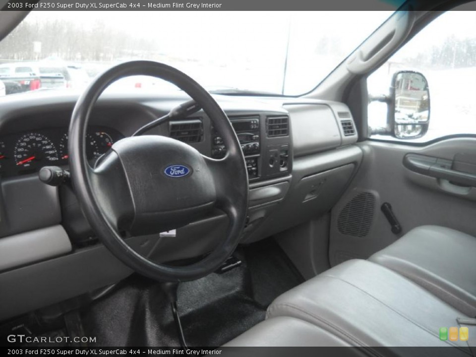 Medium Flint Grey Interior Photo for the 2003 Ford F250 Super Duty XL SuperCab 4x4 #42835399