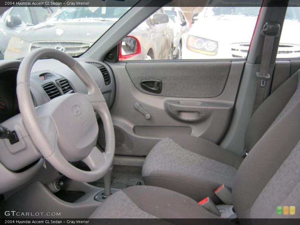 Gray Interior Photo for the 2004 Hyundai Accent GL Sedan #42837774