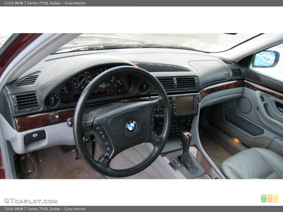 Grey Interior Dashboard for the 2000 BMW 7 Series 750iL Sedan #42840806