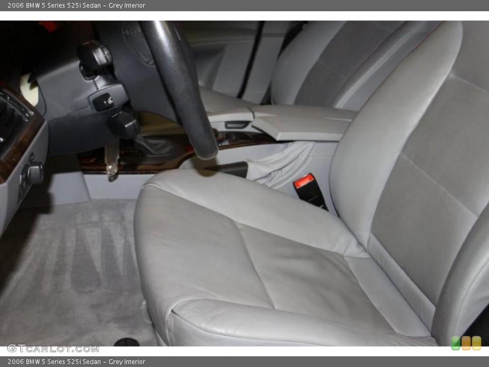 Grey Interior Photo for the 2006 BMW 5 Series 525i Sedan #42847354