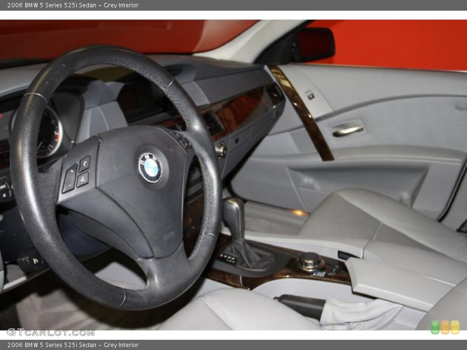 Grey Interior Photo for the 2006 BMW 5 Series 525i Sedan #42847594