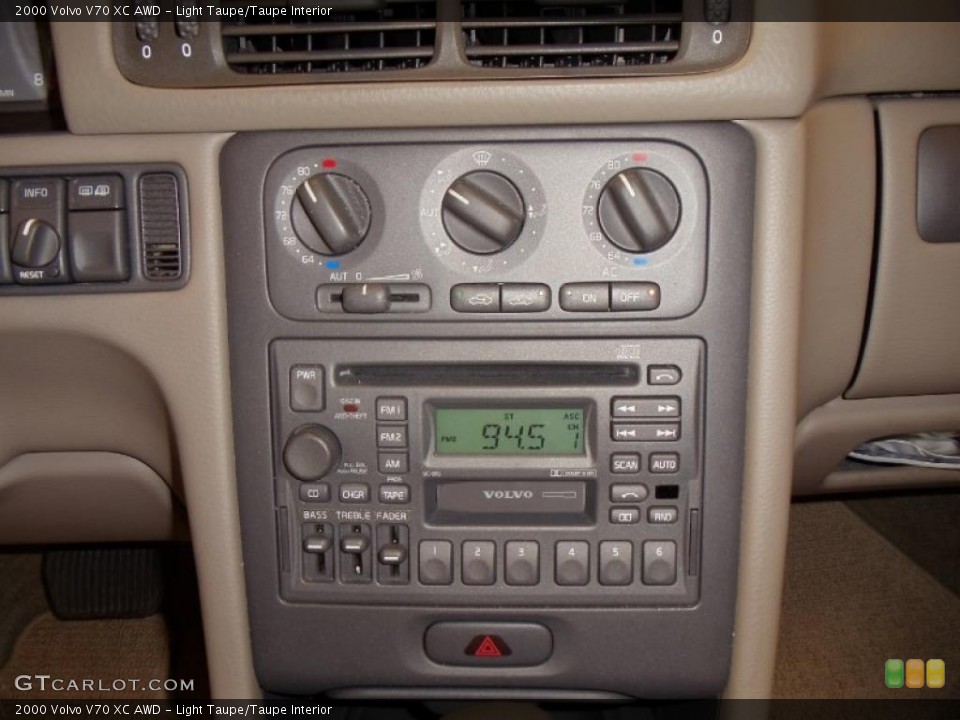 Light Taupe/Taupe Interior Controls for the 2000 Volvo V70 XC AWD #42854570
