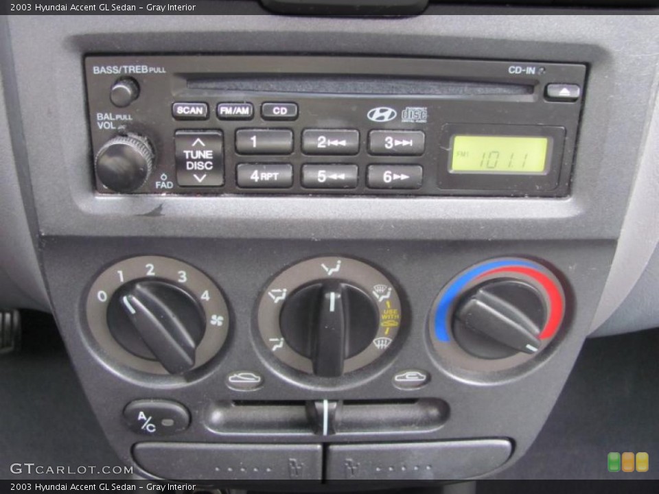Gray Interior Controls for the 2003 Hyundai Accent GL Sedan #42863194