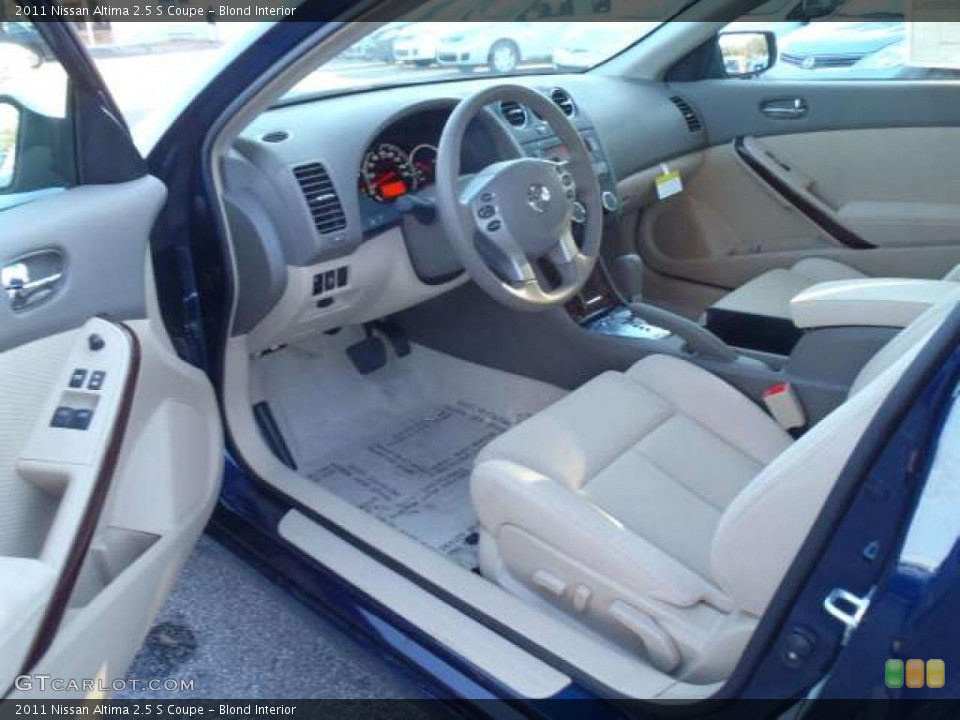 Blond Interior Photo for the 2011 Nissan Altima 2.5 S Coupe #42874483