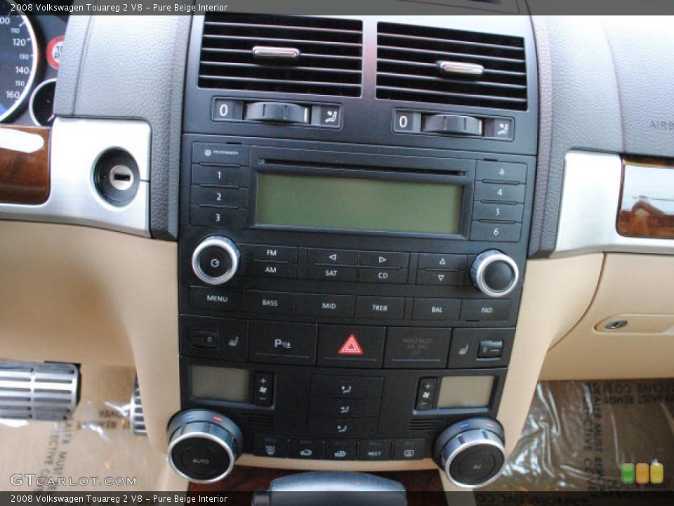 Pure Beige Interior Controls for the 2008 Volkswagen Touareg 2 V8 #42876695