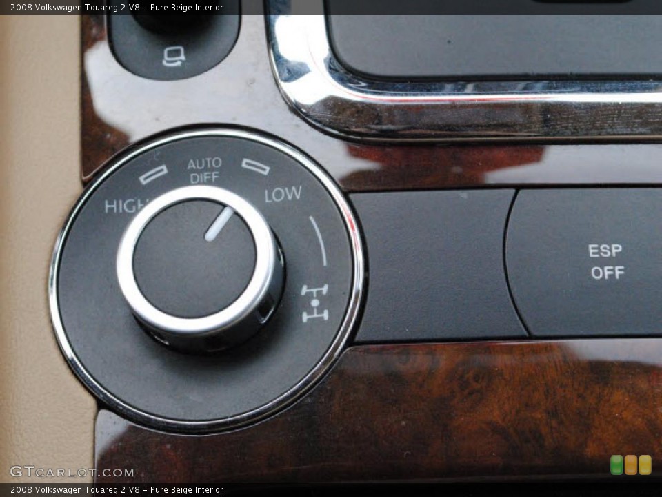 Pure Beige Interior Controls for the 2008 Volkswagen Touareg 2 V8 #42876720