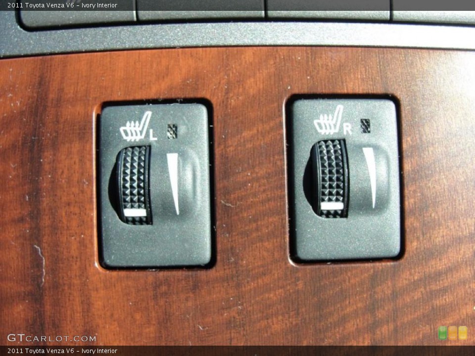 Ivory Interior Controls for the 2011 Toyota Venza V6 #42918574