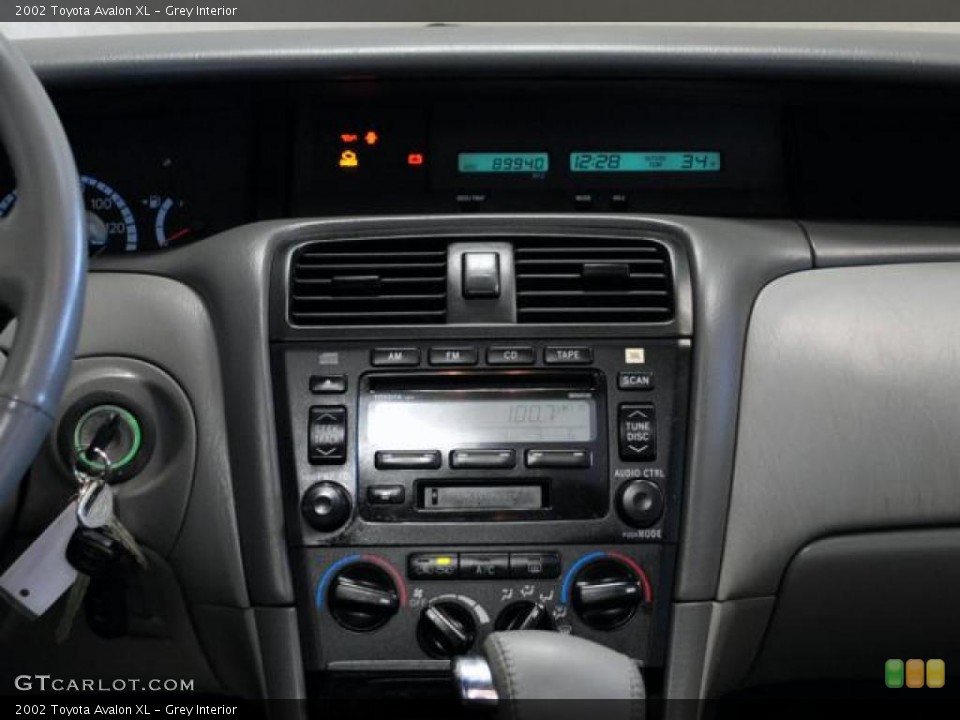 Grey Interior Controls for the 2002 Toyota Avalon XL #42926604