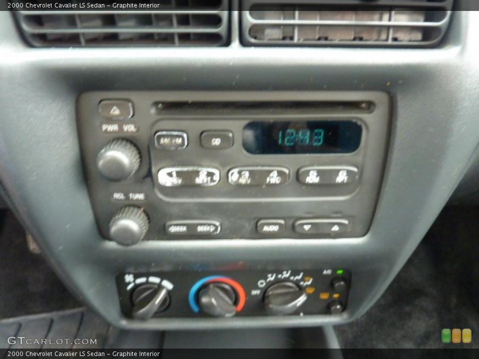 Graphite Interior Controls for the 2000 Chevrolet Cavalier LS Sedan #42929379