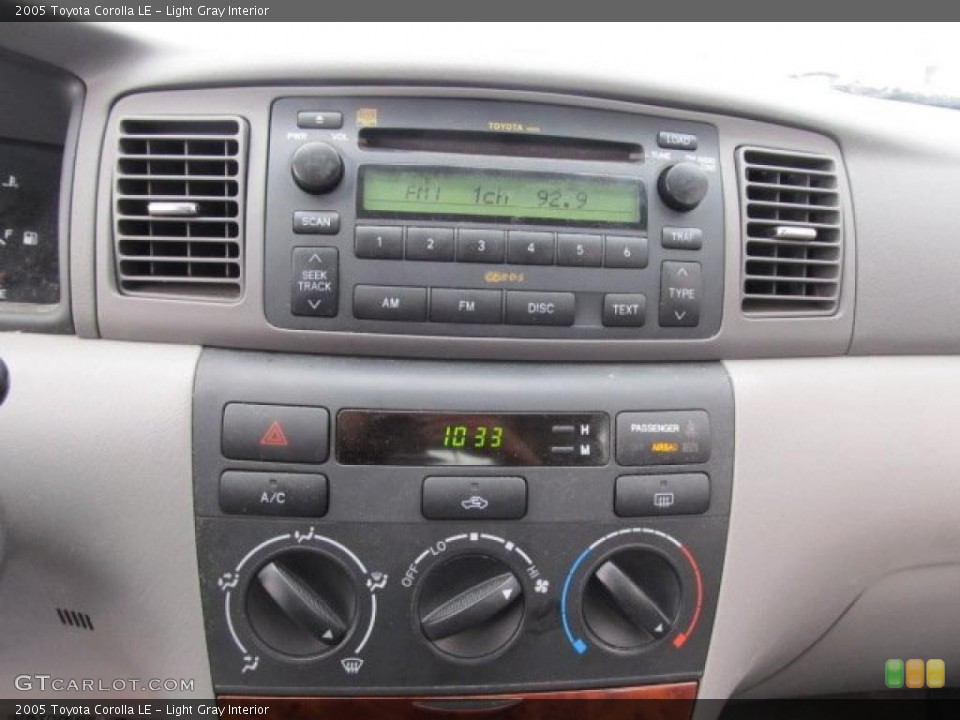 Light Gray Interior Controls for the 2005 Toyota Corolla LE #42935035