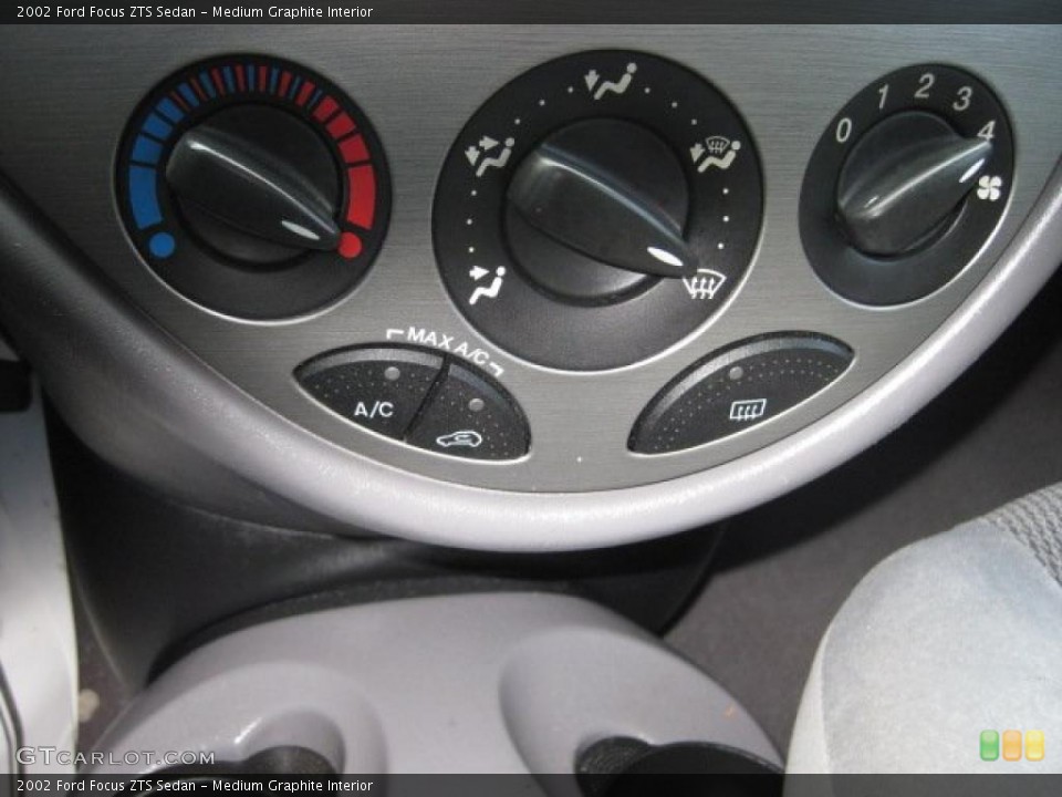 Medium Graphite Interior Controls for the 2002 Ford Focus ZTS Sedan #42940231