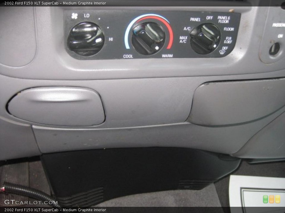 Medium Graphite Interior Controls for the 2002 Ford F150 XLT SuperCab #42940759
