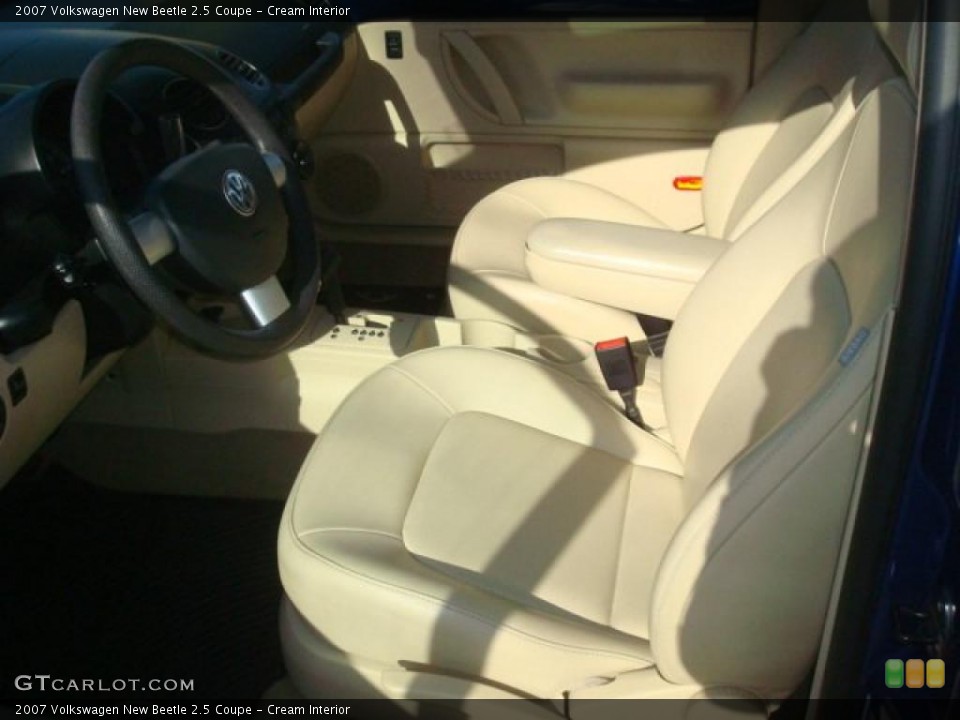 Cream Interior Photo for the 2007 Volkswagen New Beetle 2.5 Coupe #42943718
