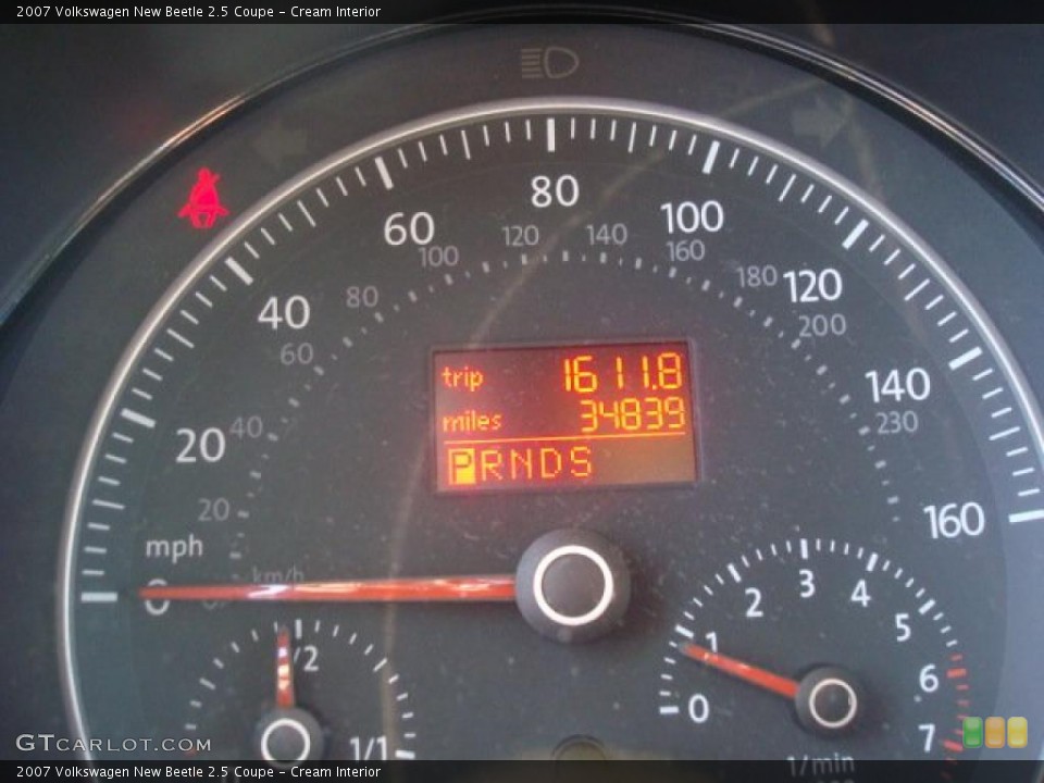 Cream Interior Gauges for the 2007 Volkswagen New Beetle 2.5 Coupe #42943851