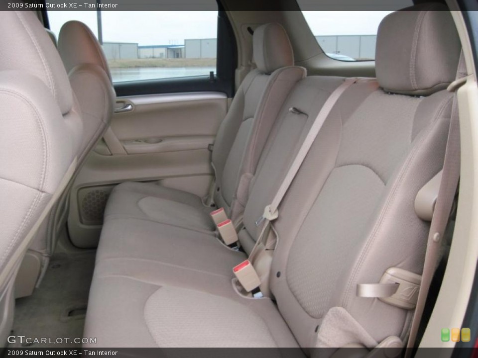 Tan Interior Photo for the 2009 Saturn Outlook XE #42946835