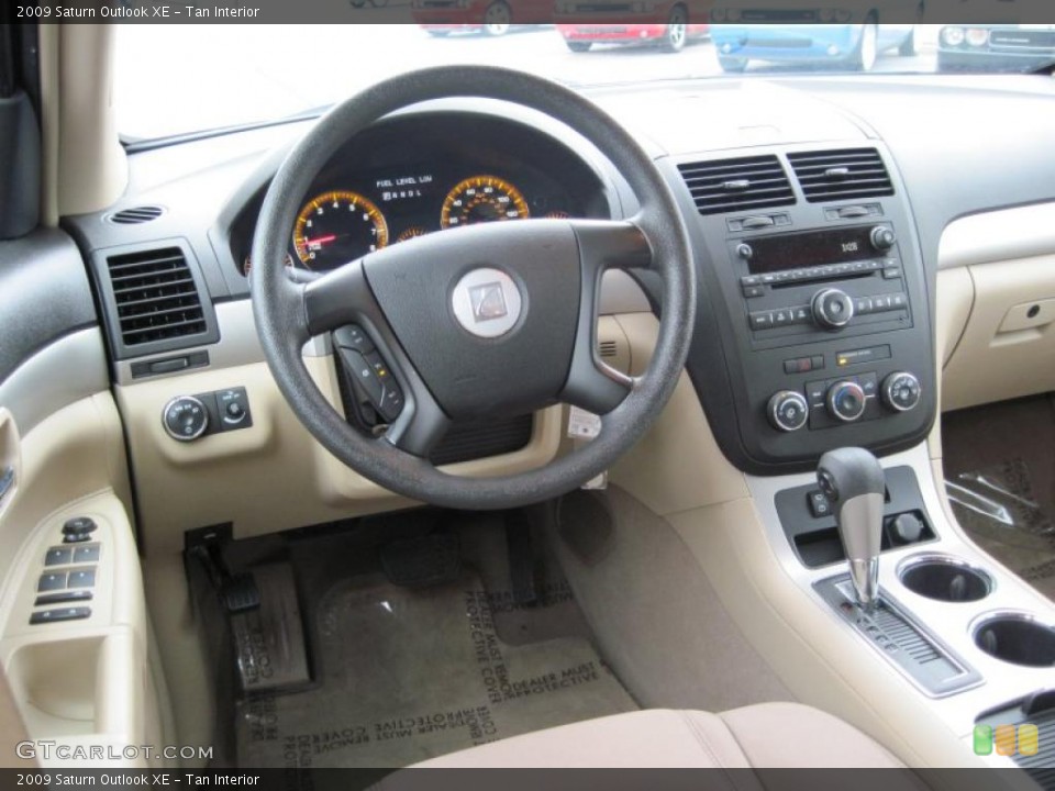 Tan 2009 Saturn Outlook Interiors