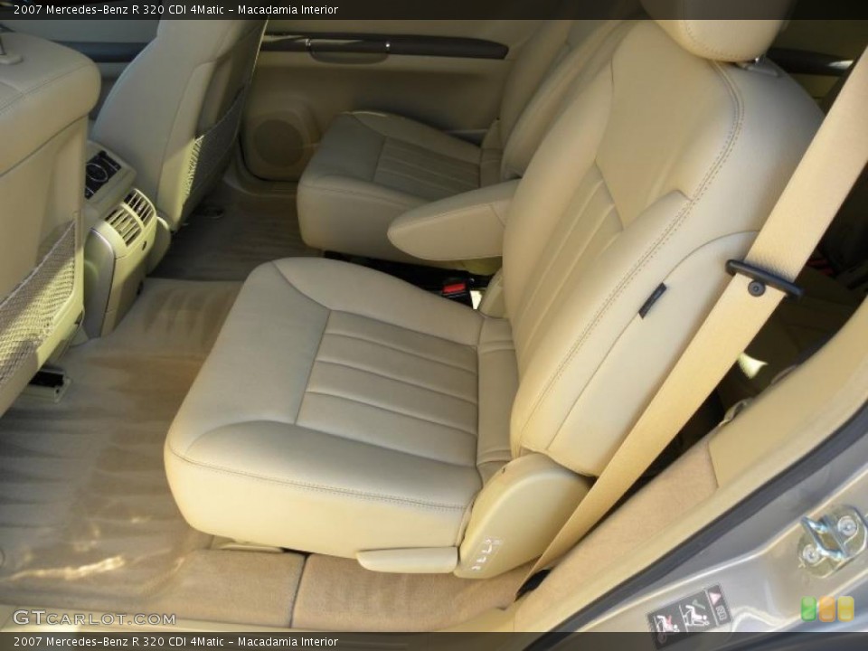 Macadamia Interior Photo for the 2007 Mercedes-Benz R 320 CDI 4Matic #42951799