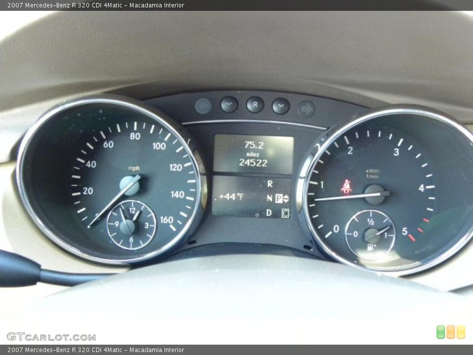 Macadamia Interior Gauges for the 2007 Mercedes-Benz R 320 CDI 4Matic #42952067