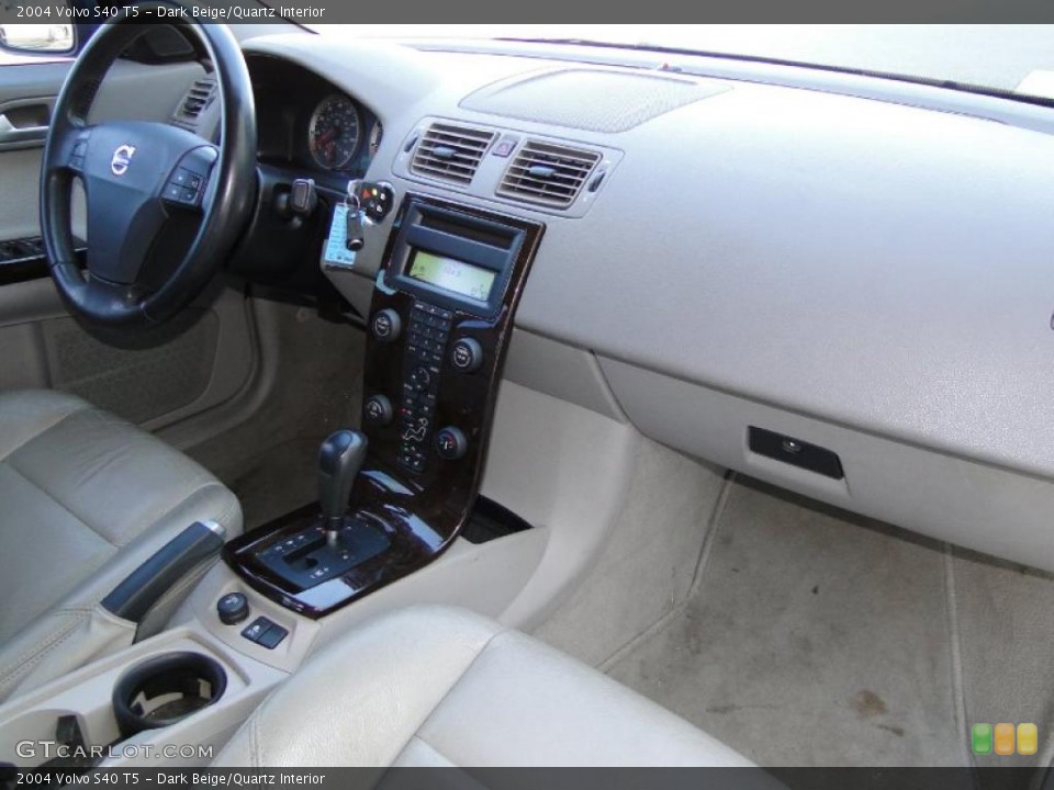 Dark Beige/Quartz Interior Photo for the 2004 Volvo S40 T5 #42957011