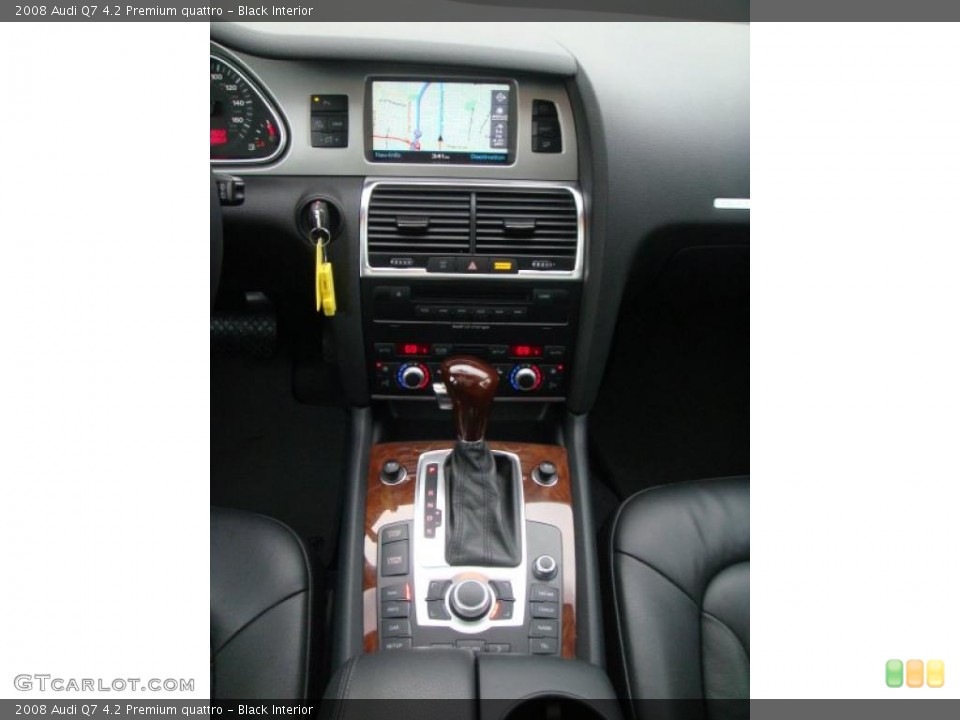 Black Interior Controls for the 2008 Audi Q7 4.2 Premium quattro #42961403