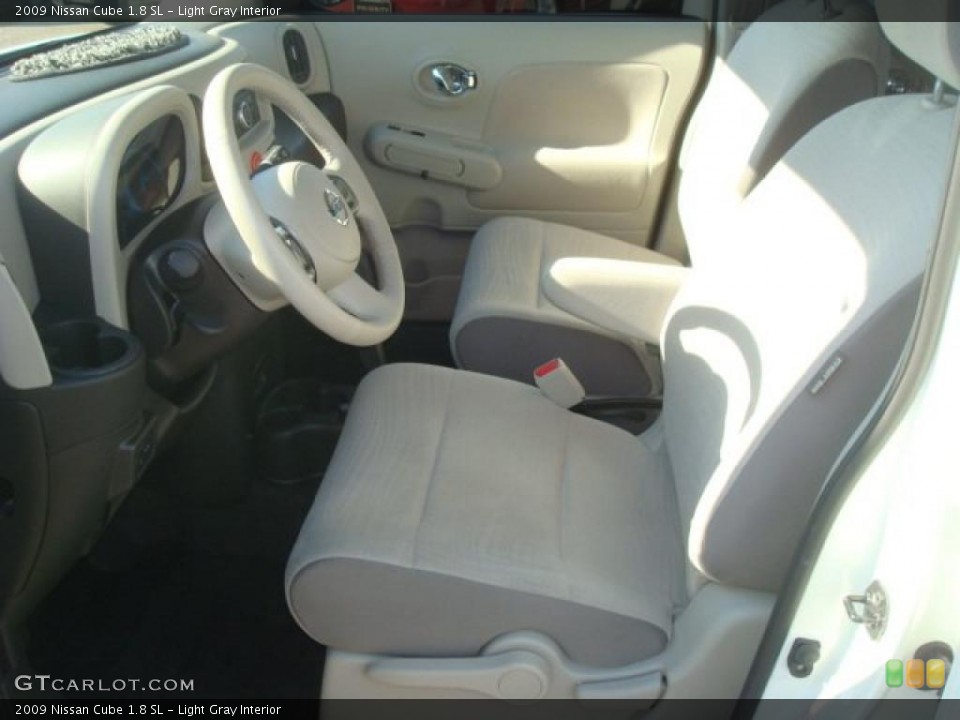 Light Gray Interior Photo for the 2009 Nissan Cube 1.8 SL #42962611
