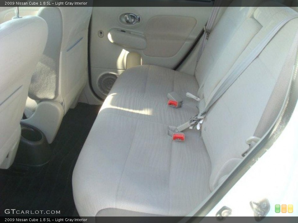 Light Gray Interior Photo for the 2009 Nissan Cube 1.8 SL #42962627