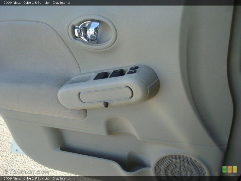 Light Gray Interior Door Panel for the 2009 Nissan Cube 1.8 SL #42962687
