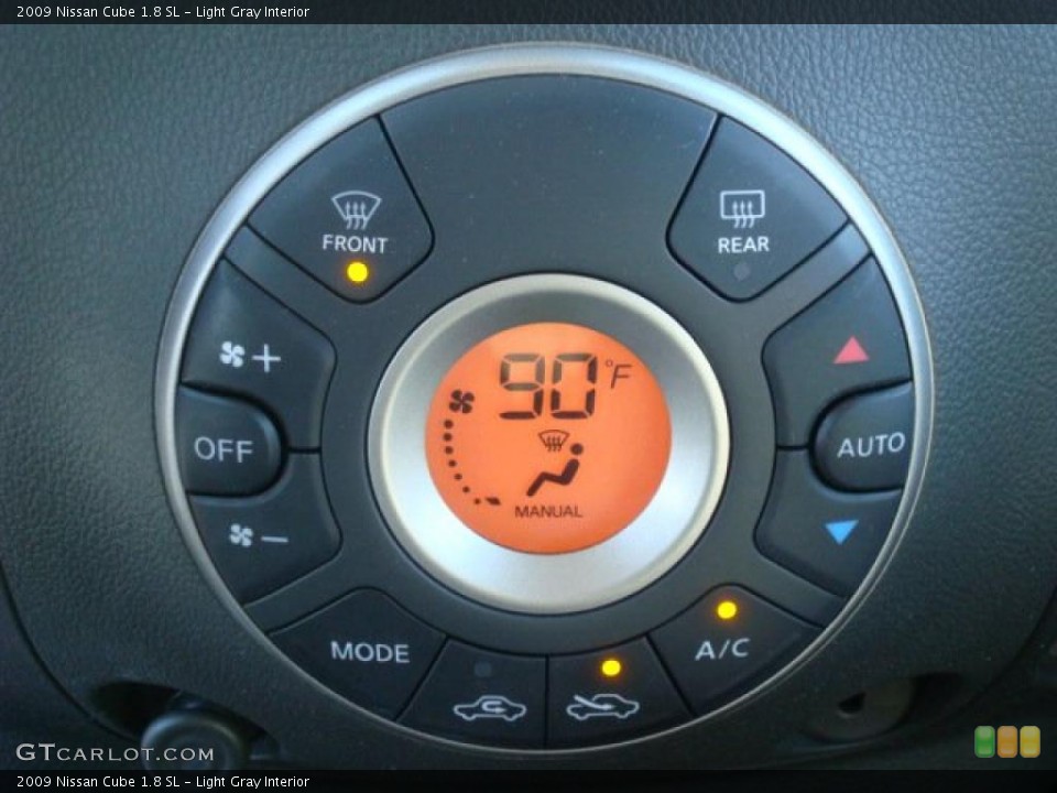 Light Gray Interior Controls for the 2009 Nissan Cube 1.8 SL #42962747