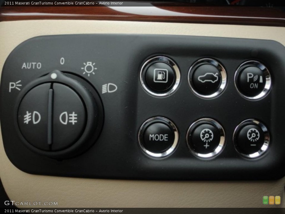 Avorio Interior Controls for the 2011 Maserati GranTurismo Convertible GranCabrio #42996783