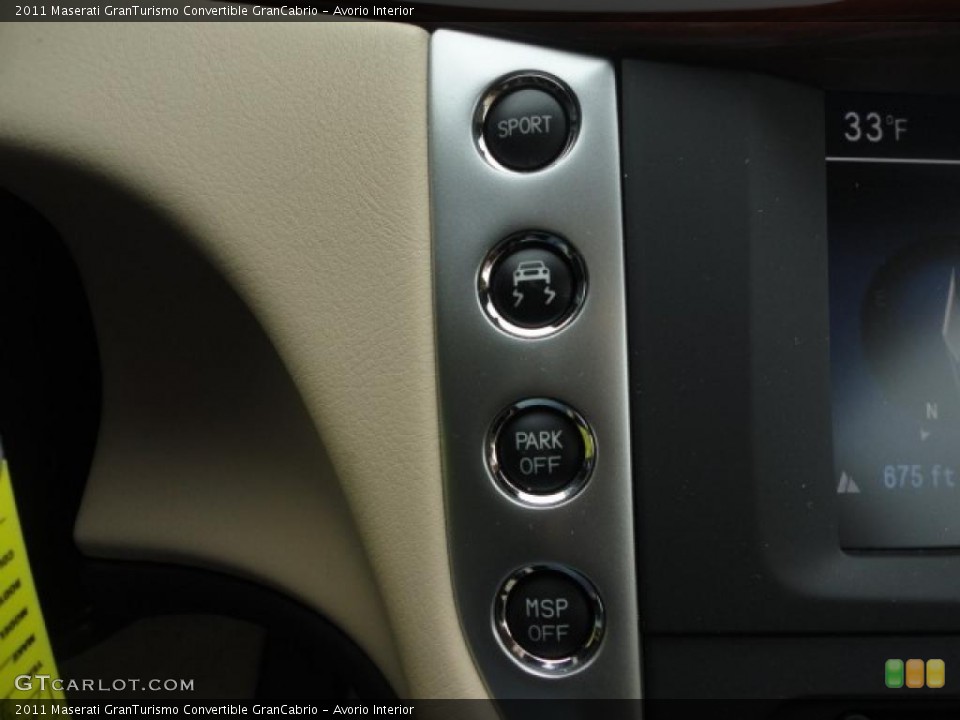 Avorio Interior Controls for the 2011 Maserati GranTurismo Convertible GranCabrio #42996819