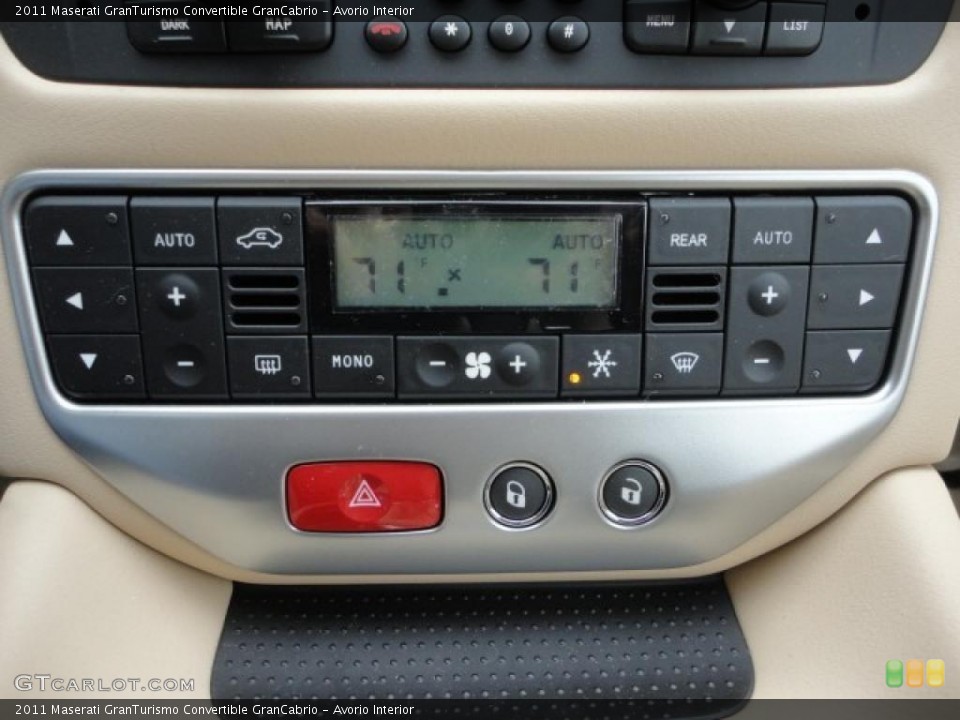 Avorio Interior Controls for the 2011 Maserati GranTurismo Convertible GranCabrio #42996843