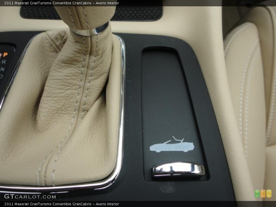 Avorio Interior Controls for the 2011 Maserati GranTurismo Convertible GranCabrio #42996883