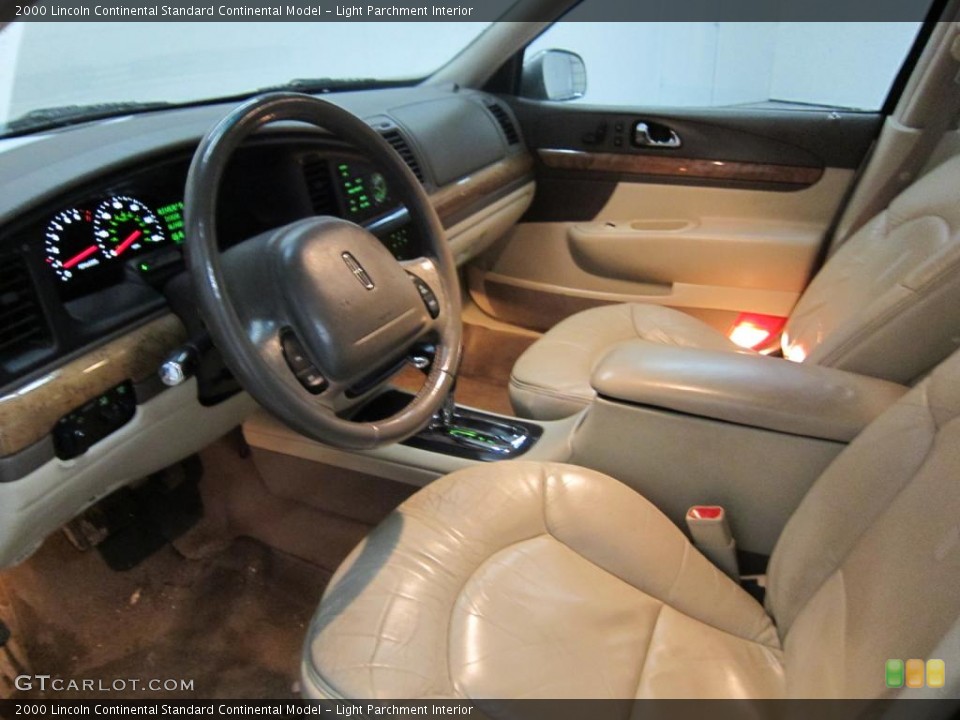 Light Parchment Interior Photo for the 2000 Lincoln Continental  #42997623
