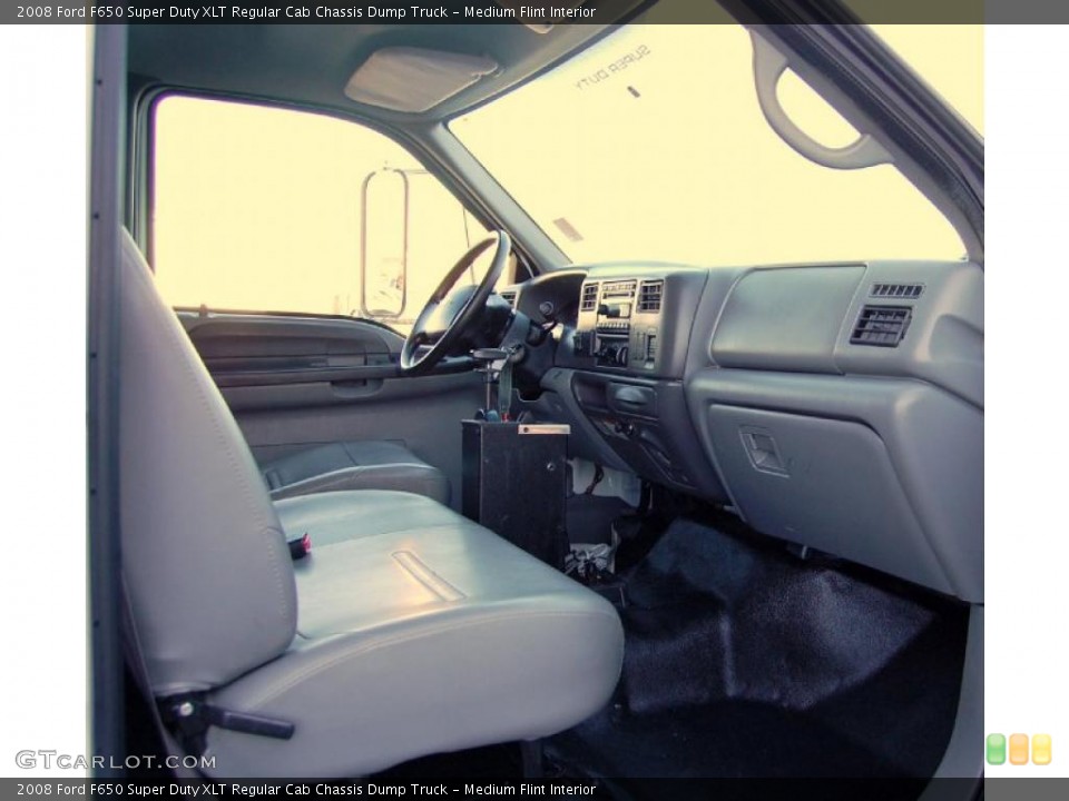 Medium Flint Interior Photo for the 2008 Ford F650 Super Duty XLT Regular Cab Chassis Dump Truck #42998791