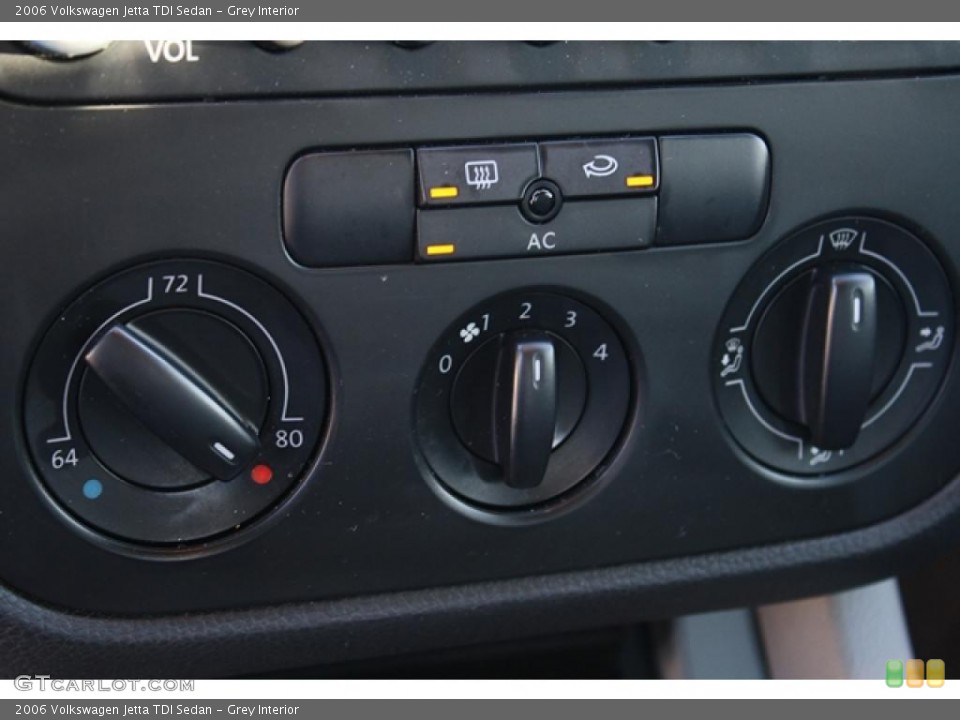 Grey Interior Controls for the 2006 Volkswagen Jetta TDI Sedan #43007587