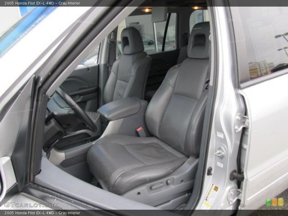 Gray Interior Photo for the 2005 Honda Pilot EX-L 4WD #43023393
