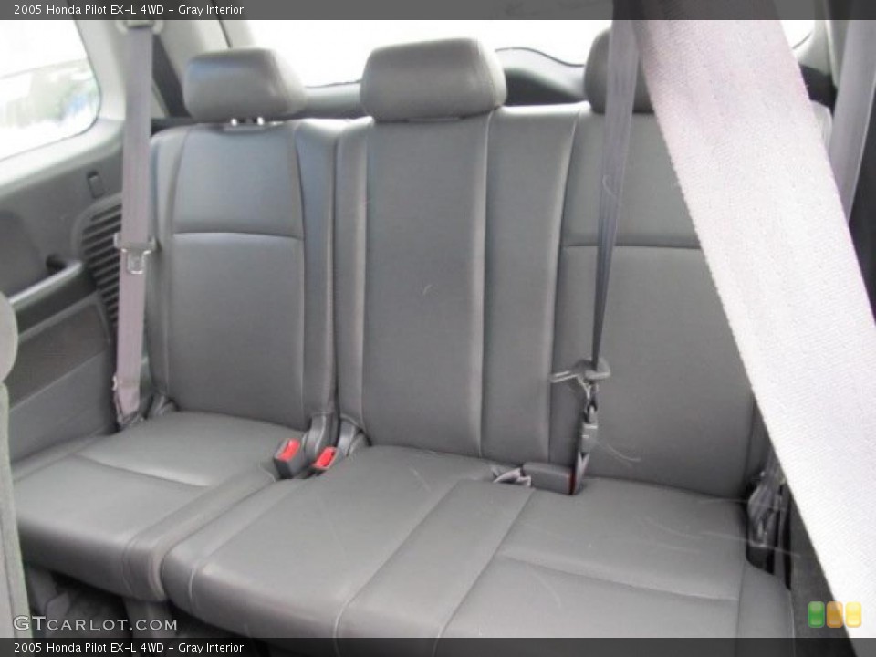 Gray Interior Photo for the 2005 Honda Pilot EX-L 4WD #43023423
