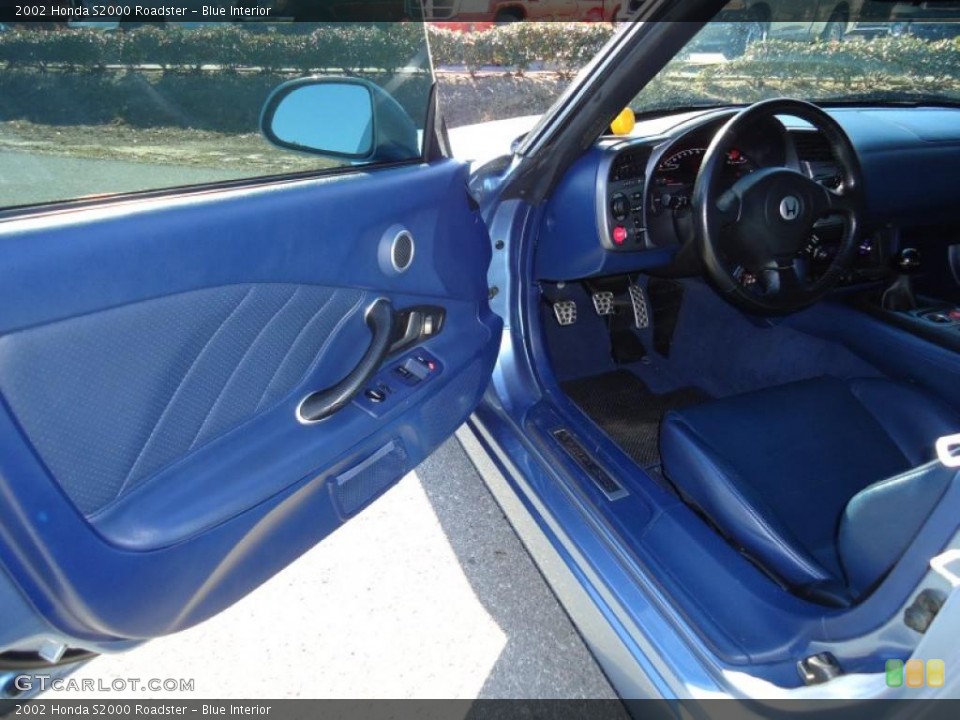 Blue Interior Photo for the 2002 Honda S2000 Roadster #43027115