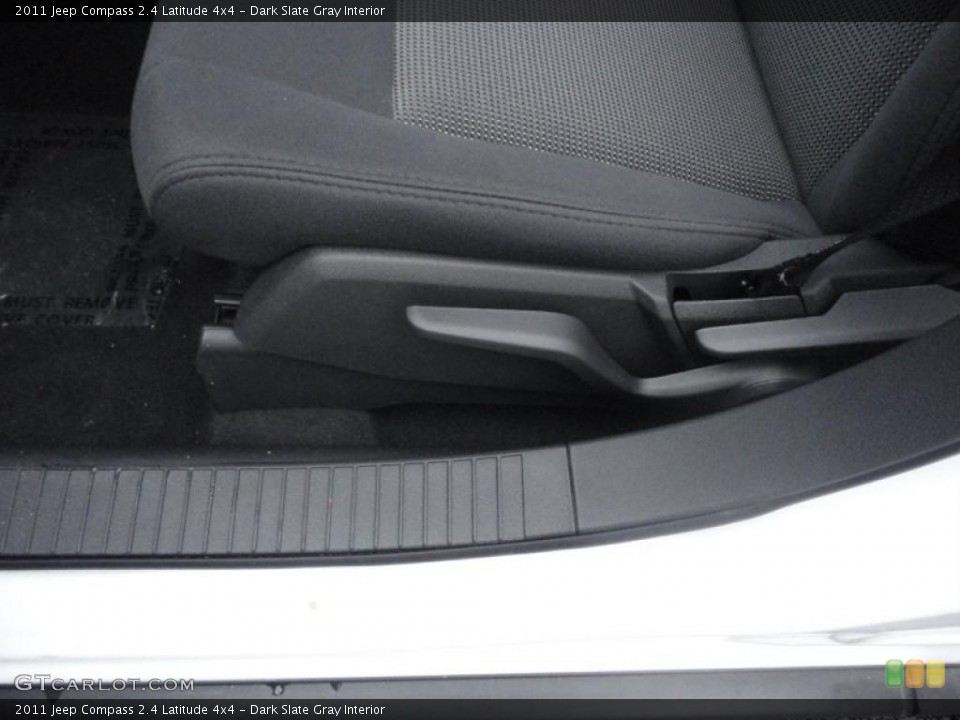 Dark Slate Gray Interior Photo for the 2011 Jeep Compass 2.4 Latitude 4x4 #43035700