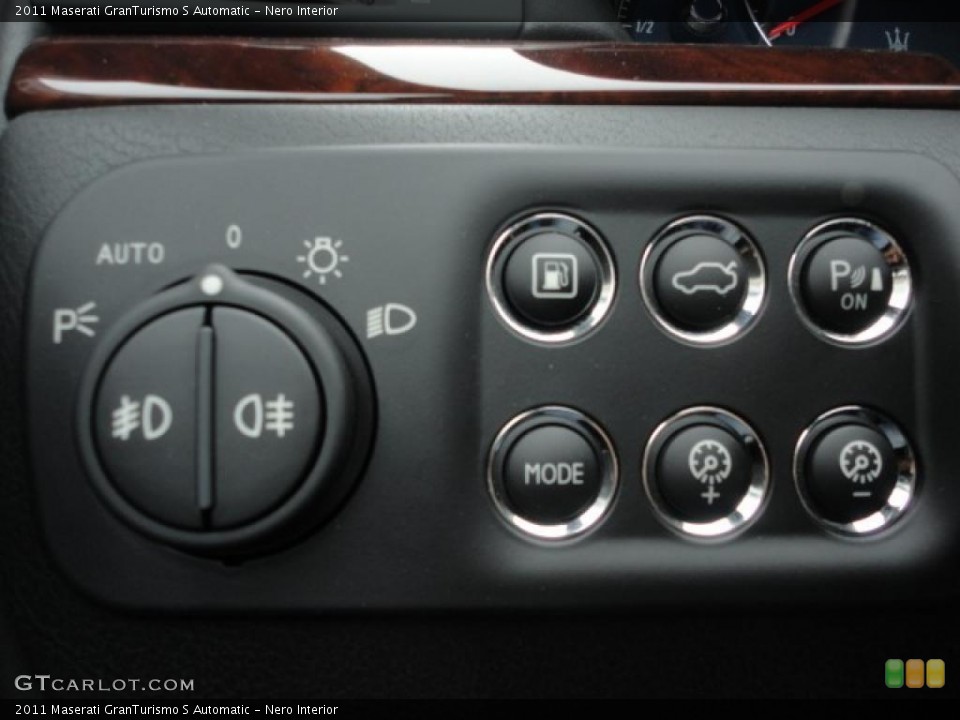 Nero Interior Controls for the 2011 Maserati GranTurismo S Automatic #43081918