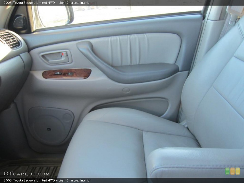 Light Charcoal Interior Photo for the 2005 Toyota Sequoia Limited 4WD #43083350