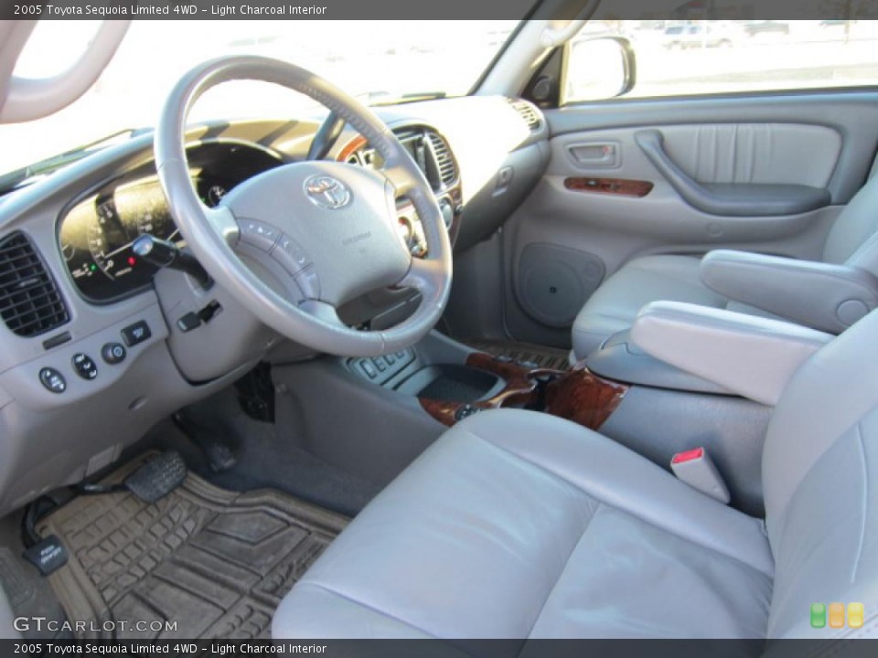 Light Charcoal Interior Photo for the 2005 Toyota Sequoia Limited 4WD #43083362