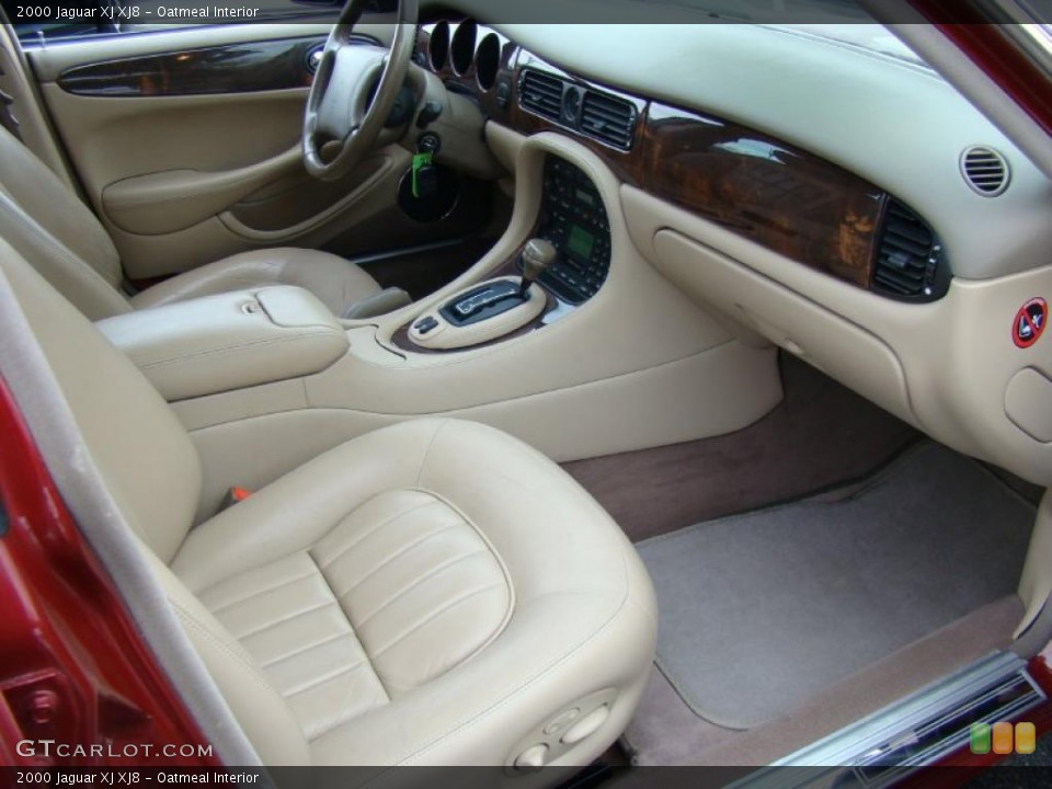 Oatmeal Interior Photo for the 2000 Jaguar XJ XJ8 #43092292
