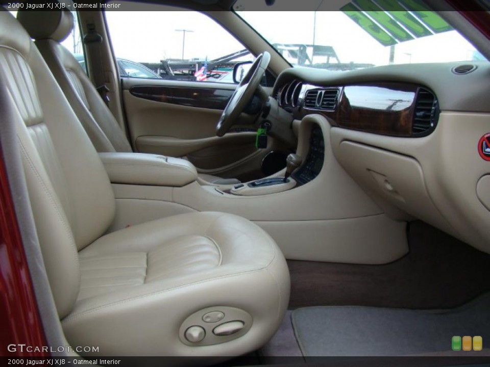 Oatmeal Interior Photo for the 2000 Jaguar XJ XJ8 #43092308