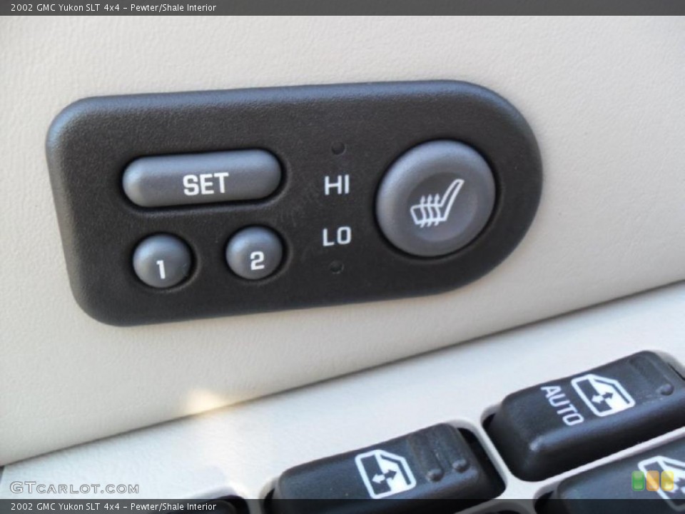 Pewter/Shale Interior Controls for the 2002 GMC Yukon SLT 4x4 #43098552