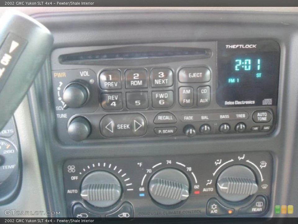 Pewter/Shale Interior Controls for the 2002 GMC Yukon SLT 4x4 #43098564
