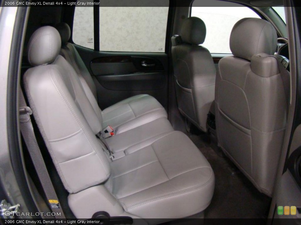 Light Gray Interior Photo for the 2006 GMC Envoy XL Denali 4x4 #43107844
